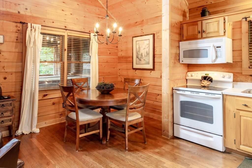 Nice View Fireplace, Hot Tub, Porch Bed, Private Севьервилл Экстерьер фото