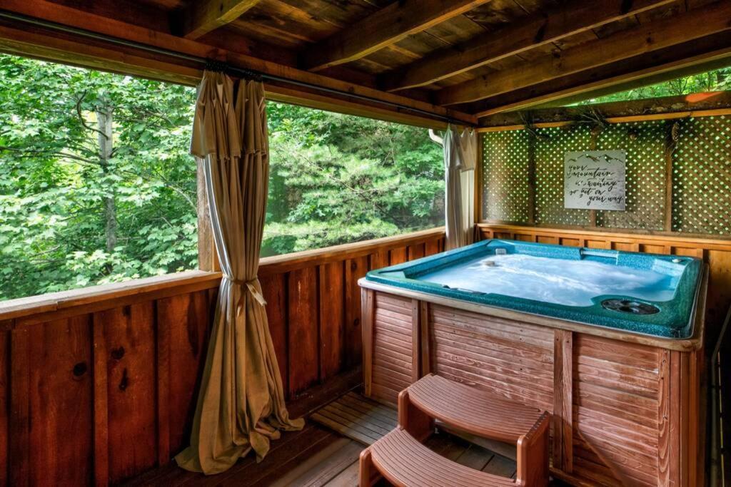 Nice View Fireplace, Hot Tub, Porch Bed, Private Севьервилл Экстерьер фото