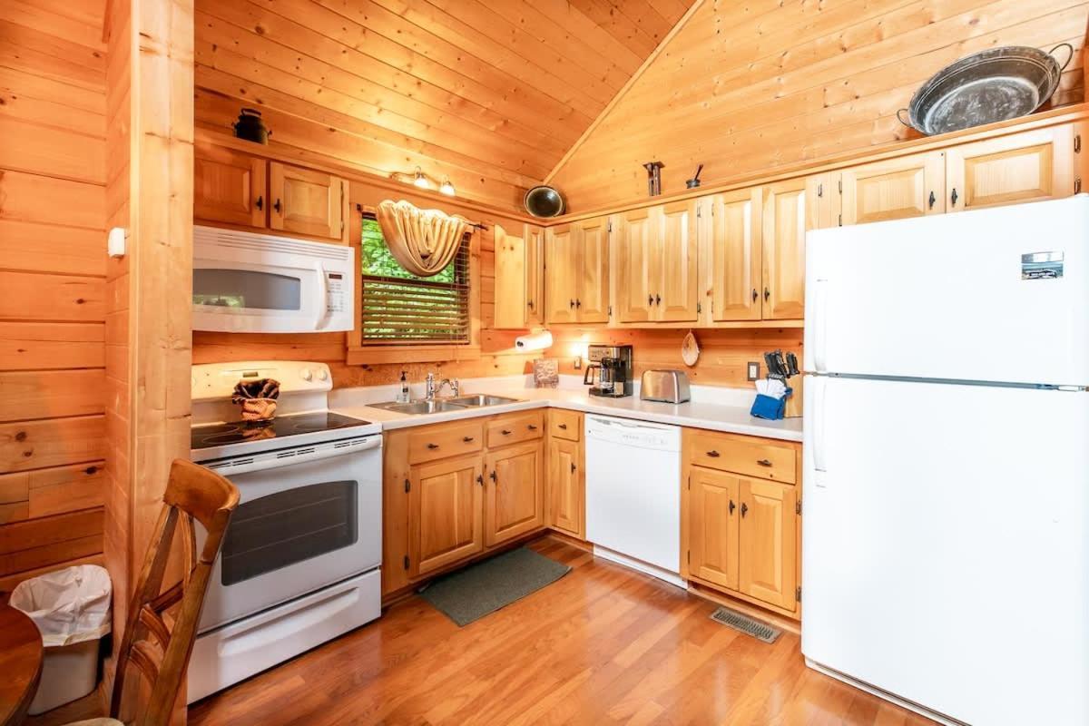 Nice View Fireplace, Hot Tub, Porch Bed, Private Севьервилл Экстерьер фото