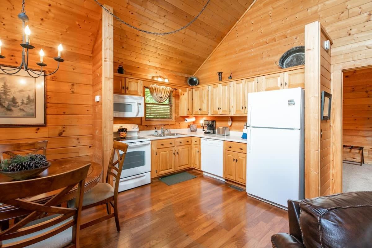 Nice View Fireplace, Hot Tub, Porch Bed, Private Севьервилл Экстерьер фото