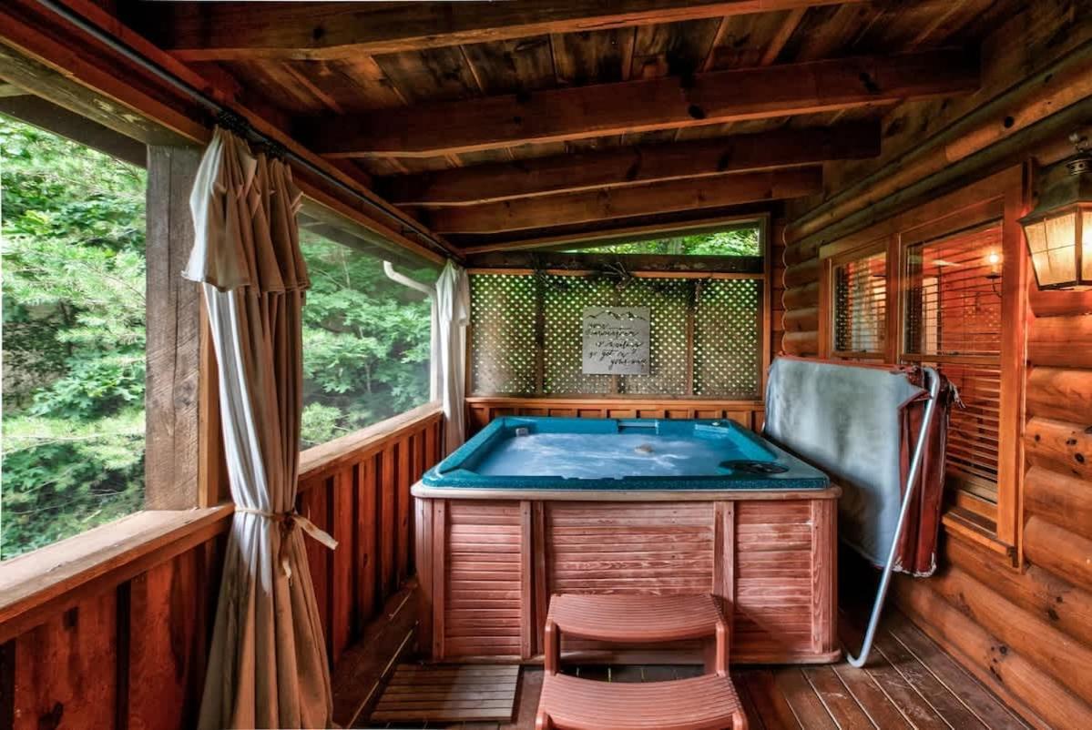 Nice View Fireplace, Hot Tub, Porch Bed, Private Севьервилл Экстерьер фото